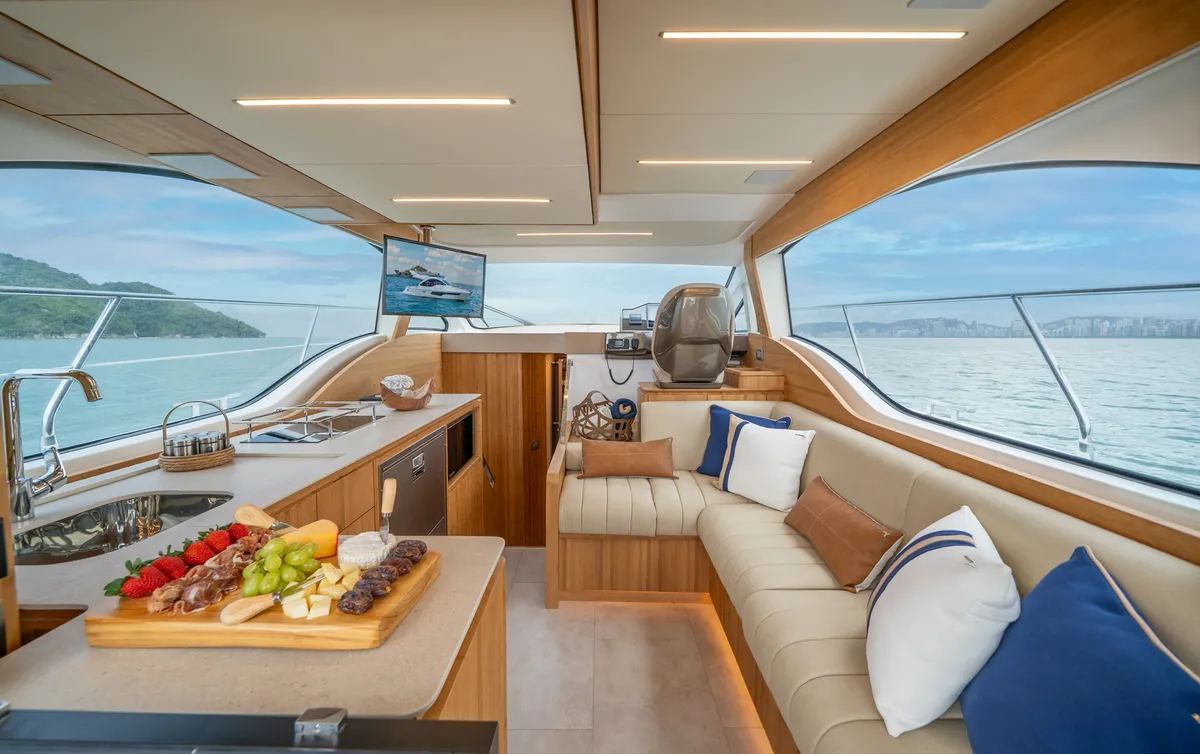 Intermarine 45 — Salão (2 de 5)