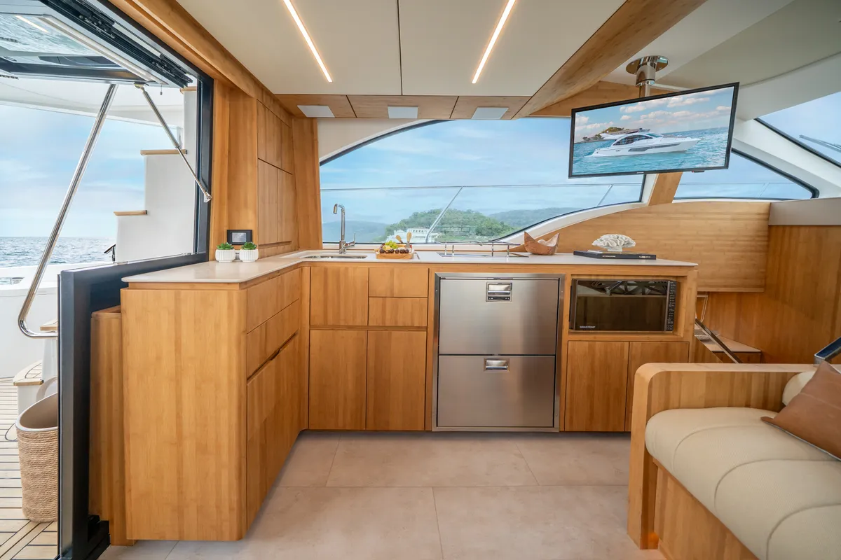 Intermarine 45 — Salão (1 de 5)